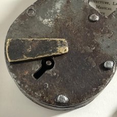 画像5: イギリス アンティークパドロック 大きな古い南京錠 鍵付き 可愛いクマの形 (10.2cmX6.5cm) (5)