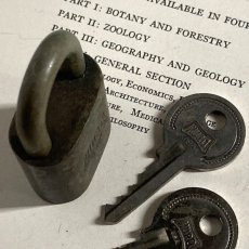 画像5: アメリカ 1950年代 ヴィンテージパドロック 古い南京錠 鍵2本付き HURO DETROIT U.S.A.(5.5cmX3.1cm) (5)
