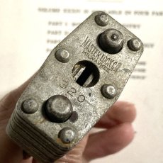 画像10: アメリカ 1950年代 ヴィンテージパドロック 古い南京錠 鍵2本付き MASTER LOCK(8.1cmX4.4cm) (10)