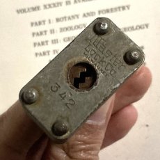 画像9: アメリカ 1950年代 ヴィンテージパドロック 古い南京錠 鍵付き MASTER LOCK Co MILWAUKEE(5.0cmX3.7cm) (9)