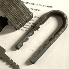 画像7: アメリカ 1950年代 ヴィンテージパドロック 古い南京錠 鍵2本付き MASTER LOCK(8.1cmX4.4cm) (7)