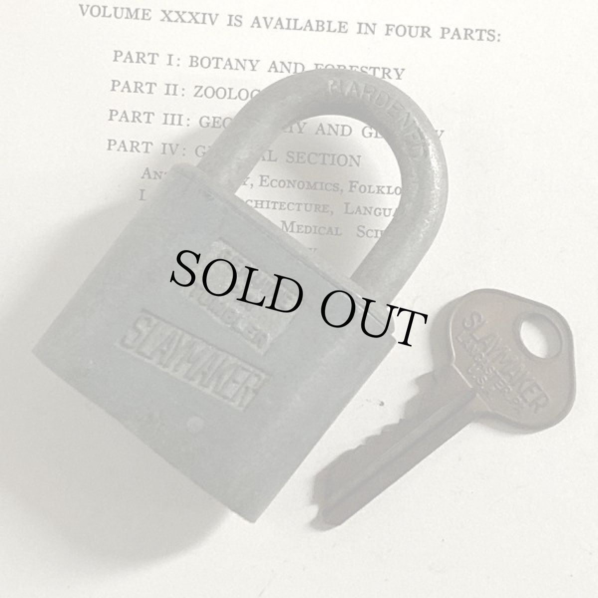 画像1: アメリカ 1950年代 ヴィンテージパドロック 古い南京錠 鍵付き SLAYMAKER(7.2cmX4.6cm) (1)