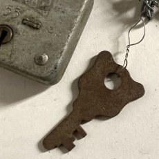 画像5: アメリカ 1950年代 ヴィンテージパドロック 古い南京錠 鍵付き MASTER 55(5.5cmX3.7cm) (5)