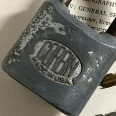 画像2: アメリカ 1950年代 ヴィンテージパドロック 古い南京錠 鍵2本付き CORBIN MADE IN U.S.A.(7.1cmX4.2cm) (2)