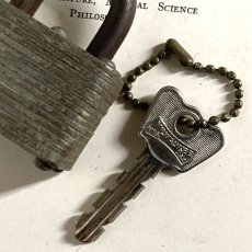 画像10: アメリカ 1950年代 ヴィンテージパドロック 古い南京錠 鍵付き MASTER LOCK Co MILWAUKEE(5.0cmX3.7cm) (10)