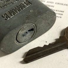 画像5: アメリカ 1950年代 ヴィンテージパドロック 古い南京錠 鍵付き SLAYMAKER(7.2cmX4.6cm) (5)