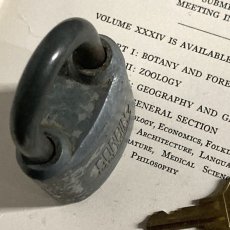 画像5: アメリカ 1950年代 ヴィンテージパドロック 古い南京錠 鍵2本付き CORBIN MADE IN U.S.A.(7.1cmX4.2cm) (5)
