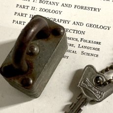 画像3: アメリカ 1950年代 ヴィンテージパドロック 古い南京錠 鍵付き MASTER LOCK Co MILWAUKEE(5.0cmX3.7cm) (3)