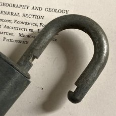 画像7: アメリカ 1950年代 ヴィンテージパドロック 古い南京錠 鍵付き SLAYMAKER(7.2cmX4.6cm) (7)