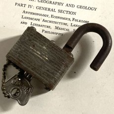画像7: アメリカ 1950年代 ヴィンテージパドロック 古い南京錠 鍵付き MASTER LOCK Co MILWAUKEE(5.0cmX3.7cm) (7)