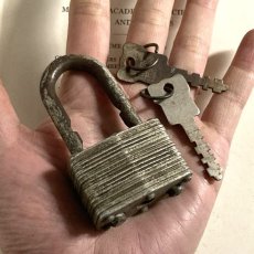 画像12: アメリカ 1950年代 ヴィンテージパドロック 古い南京錠 鍵2本付き MASTER LOCK(8.1cmX4.4cm) (12)