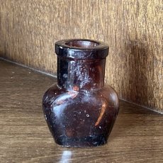 画像3: イギリス OXO アンバー アンティークボトル 小さくて可愛いミニサイズ(約5.4cm) (3)
