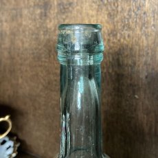 画像3: イギリス アンティークガラス瓶 ガラスボトル YORKSHIRE(約18.8cm) (3)