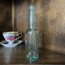 画像2: イギリス アンティークガラス瓶 ガラスボトル(約19.0cm) (2)