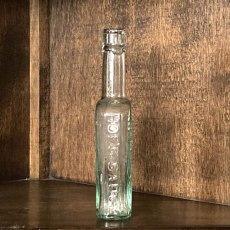 画像2: イギリス アンティークガラス瓶 HOE'S SAUCE (高さ約19.2cm) (2)
