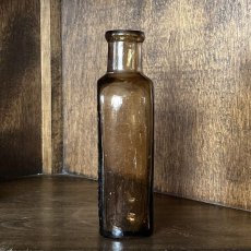 画像3: イギリス THE MALTINE LONDON アンティーク アンバーガラス瓶 (約高さ17.0cm) (3)