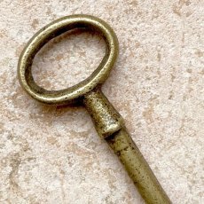 画像3: ドイツ アンティークブラスキー 古い鍵 約10.3cm (3)