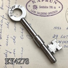 画像17: (在庫1/5)イギリス アンティークドアキー GIBBONS W.HAMPTON製古い鍵 約8cm  (17)