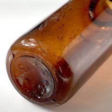 画像5: イギリス アンティークアンバーガラスボトル (約高さ10.9cm) (5)