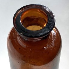 画像4: イギリス アンティークアンバーガラスボトル (約高さ10.9cm) (4)
