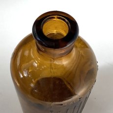 画像5: イギリス  アンティーク アンバーガラス ボトル NOT TO BE TAKEN(約9.9cm) (5)