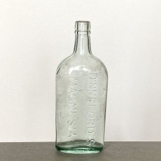 画像2: イギリス アンティークガラス瓶 DINNEFORD'S MAGNESIA (約17.5cm) (2)