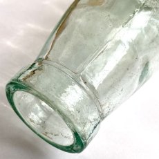 画像4: イギリス アンティークガラス瓶 ずしりとしっかりしたガラスボトル(約16.1cm) (4)