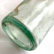 画像5: イギリス アンティークガラス瓶 ずしりとしっかりしたガラスボトル(約16.1cm) (5)
