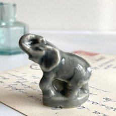 画像1: 英国WADE社 2002年 ENGLAND Whimsies Elephant エレファント ウェードウィムズィーズ 動物ミニチュアフィギュア (1)