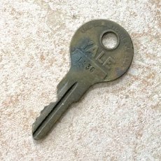 画像1: アメリカ ヴィンテージキー YALE LL36 VINTAGE KEY 約4.5cm (1)