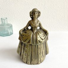 画像3: 1940-1960年代 イギリス アンティーク ビクトリア 女性レディハンドベル 真鍮ブラス製 (約9.2cm) (3)