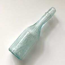 画像3: イギリス アンティークガラス瓶 古いガラスビン(約13.2cm) (3)