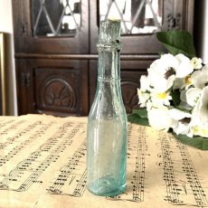 画像1: イギリス アンティークガラス瓶 古いガラスビン(約12.4cm) (1)