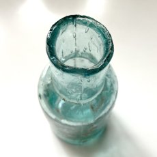 画像6: 【アウトレット/訳あり】イギリス アンティークガラス瓶 古いガラスビン(約10.1cm) (6)