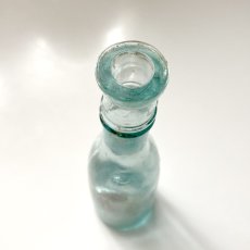画像5: イギリス アンティークガラス瓶 古いガラスビン(約14.9cm) (5)