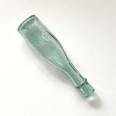 画像4: イギリス アンティークガラス瓶 古いガラスビン(約12.6cm) (4)