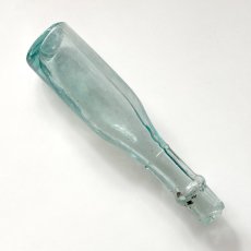 画像4: イギリス アンティークガラス瓶 古いガラスビン(約12.4cm) (4)