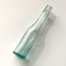 画像3: イギリス アンティークガラス瓶 古いガラスビン(約12.8cm) (3)