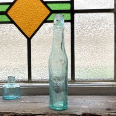 画像4: イギリス アンティーク 古いインテリアガラス瓶 (約高さ 17.3cm) (4)