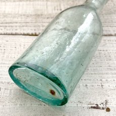 画像9: イギリス アンティーク 古いインテリアガラス瓶 (約高さ 17.3cm) (9)