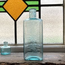 画像2: イギリス アンティーク ガラス瓶 TABLE SPOONS(約高さ 16.7cm) (2)