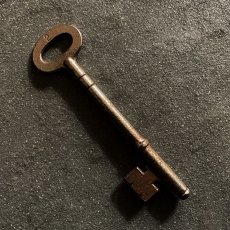 画像1: イギリス アンティークキー 2 シャビー感のある鉄製古い鍵 英国インテリア雑貨(約10.2cm) EY7583 (1)