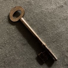 画像4: イギリス アンティークキー YALE A1 鉄製古い鍵 英国インテリア雑貨(約10.6cm)  (4)