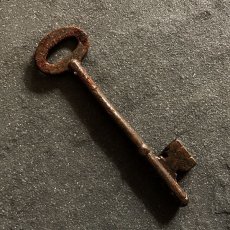 画像2: イギリス アンティークキー シャビー感のある鉄製古い鍵 英国インテリア雑貨(約10.2cm) EY7579 (2)