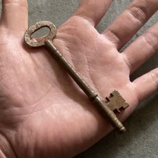 画像3: イギリス アンティークキー シャビー感のある鉄製古い鍵 英国インテリア雑貨(約10.2cm)EY7578 (3)