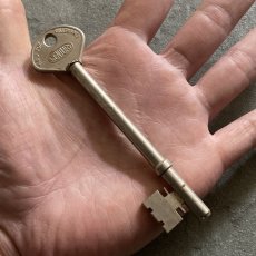 画像5: イギリス アンティークキー CENTURY H&J FOX WILLENHALL MADE IN ENGLAND 1R 2287 鉄製古い鍵 (約10.7cm)  (5)