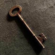 画像2: イギリス アンティークキー 4 シャビー感のある鉄製古い鍵 英国インテリア雑貨(約10.1cm) EY7584 (2)
