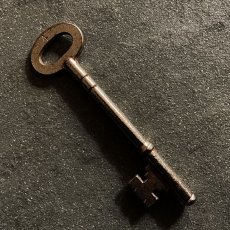 画像1: イギリス アンティークキー 4 シャビー感のある鉄製古い鍵 英国インテリア雑貨(約10.1cm) EY7584 (1)