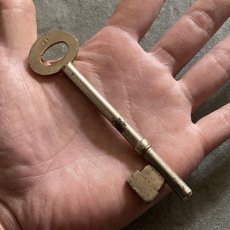 画像5: イギリス アンティークキー YALE A1 鉄製古い鍵 英国インテリア雑貨(約10.6cm)  (5)