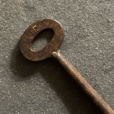 画像2: イギリス アンティークキー HF3 鉄製古い鍵 英国インテリア雑貨(約10.1cm)  (2)